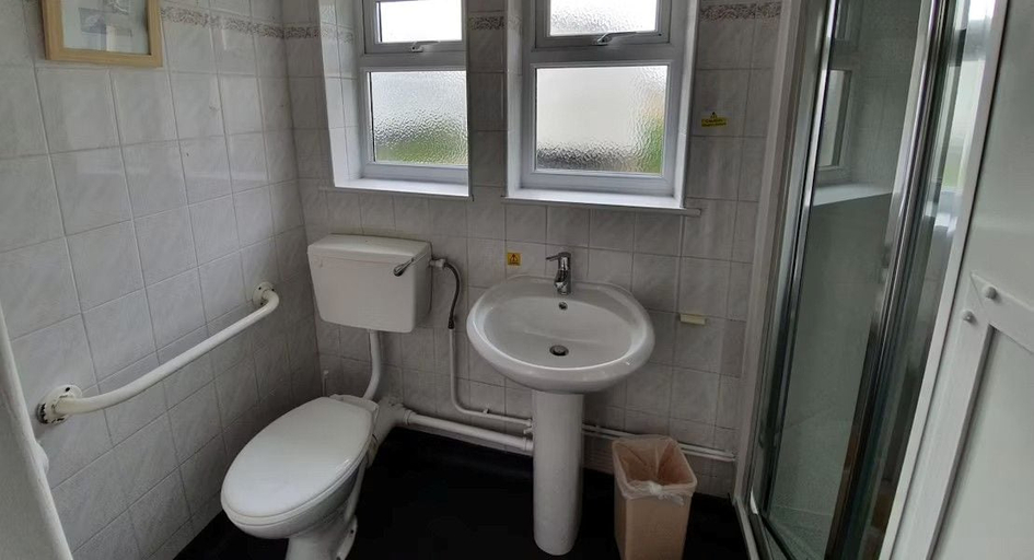 Bathroom 4, Sandy Glade Holiday Park, Somerset