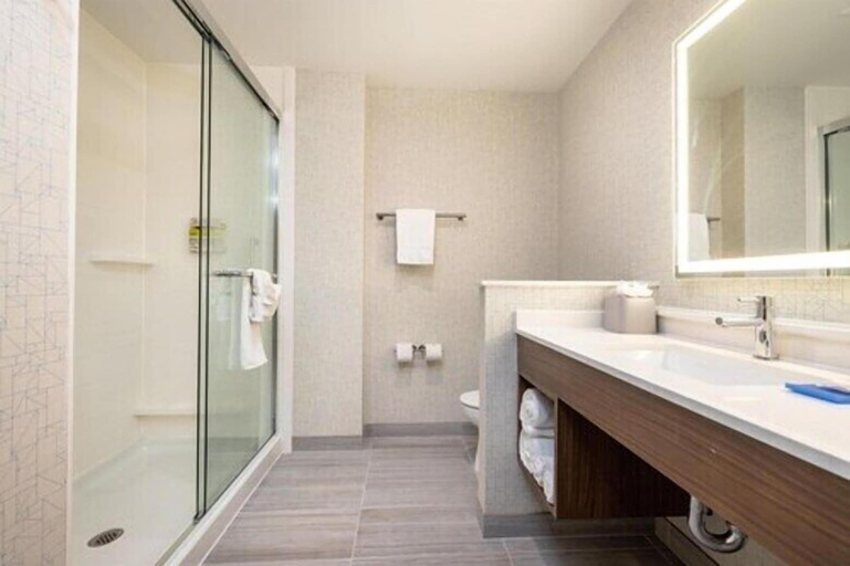 Bathroom 4, Holiday Inn Express & Suites BLYTHE by IHG, Riverside