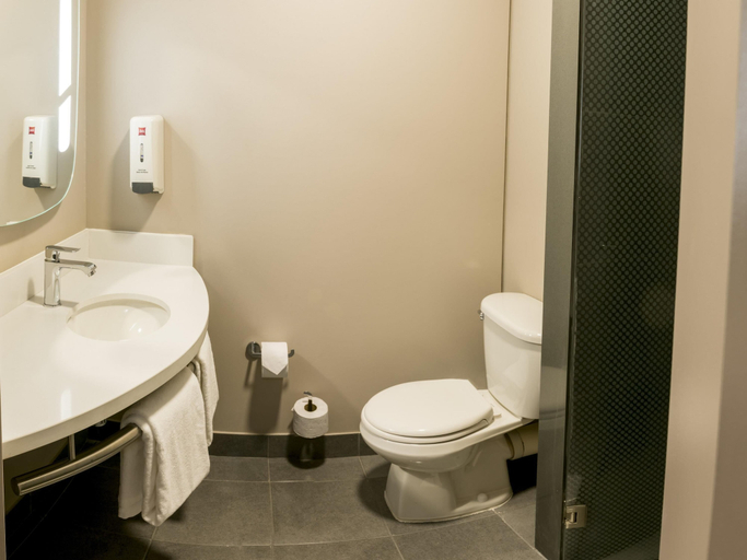 Bathroom, ibis Apartado, Apartadó