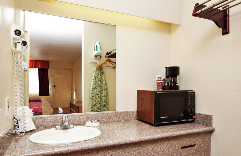Bathroom 4, Red Roof Inn Lompoc, Santa Barbara