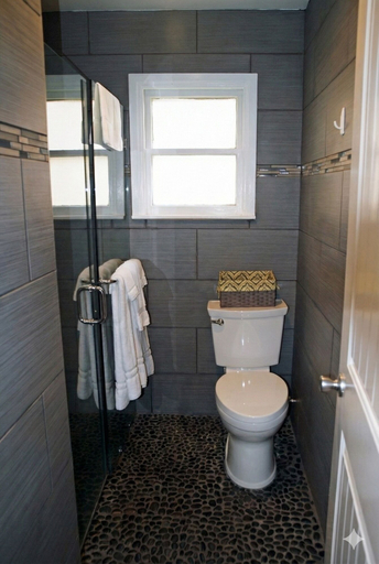 Bathroom 3, The Crest Motel in Colorful Colorado, Logan