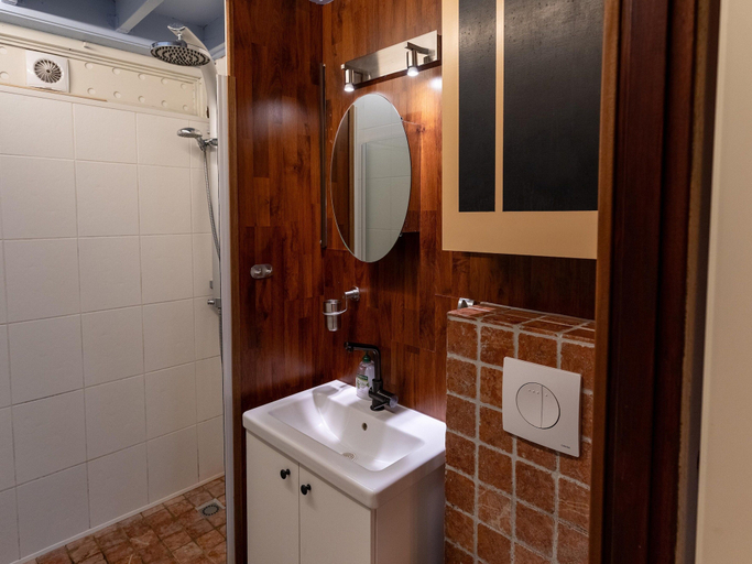 Bathroom 4, Cozy Garden Retreat in Lanaken, Limburg
