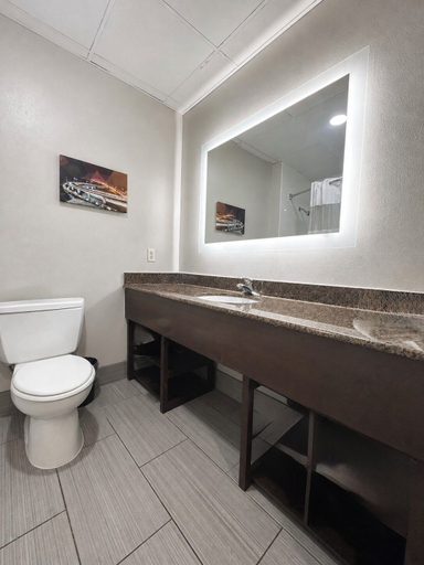 Bathroom 5, La Quinta Inn & Suites by Wyndham Biloxi, Harrison