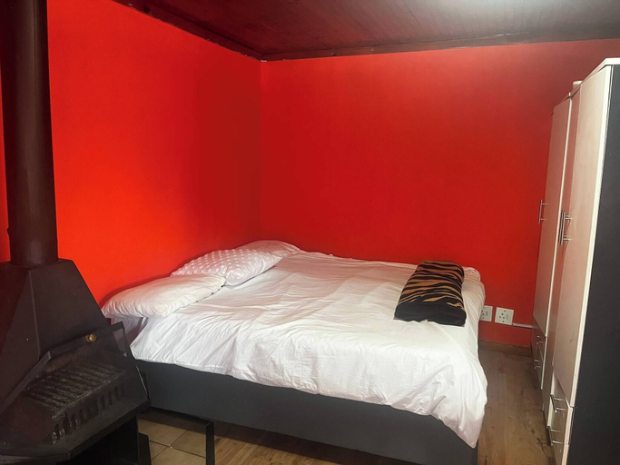 Room 5, Room-spacious House Rental With Private, City of Cape Town