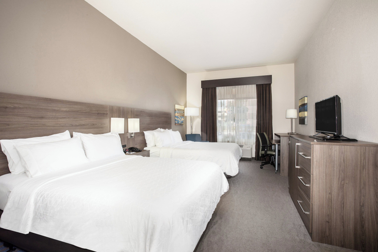 Bedroom 5, Holiday Inn Express & Suites MANHATTAN, Riley