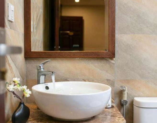 Bathroom 3, Emerald Hotel Hanoi, Hai Bà Trưng