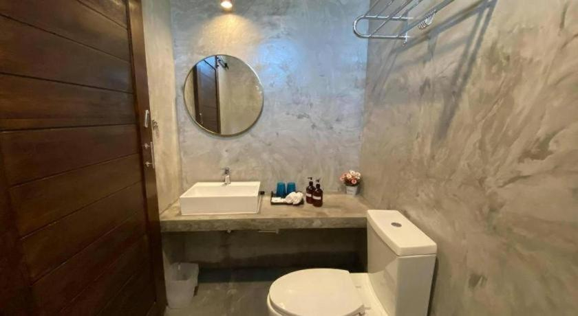 Bathroom 3, Koh Mook De Tara Beach Resort, Kantrang