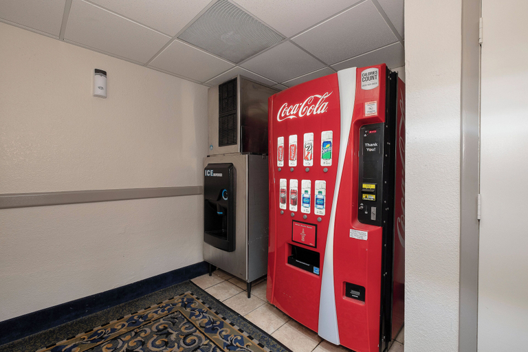 Food & Drinks 5, Red Roof Inn & Suites Macon, Bibb