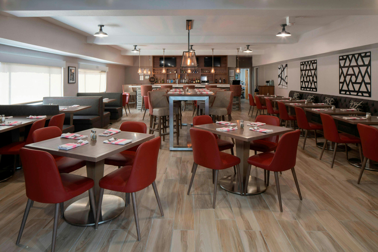 Food & Drinks 5, Four Points by Sheraton Dallas Arlington Entertainment District, Arlington