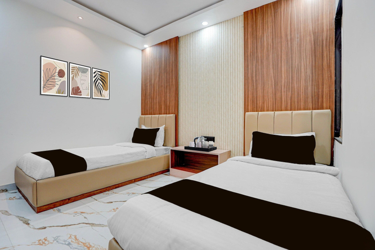 Room 4, Deluxe Room RR Grand, Varanasi