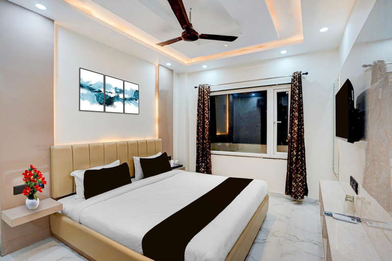 Room 2, Classic RR Grand, Varanasi