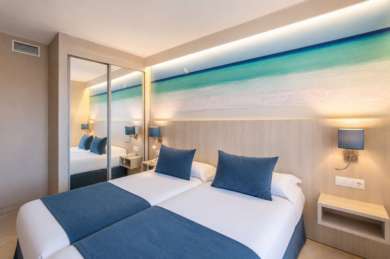 Bedroom 3, Benalmádena Palace - Hotel SPA & Apartments, Málaga