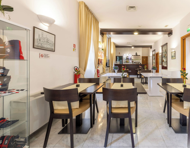 Breakfast area 3, Hotiday Cagliari Lungomare, Cagliari
