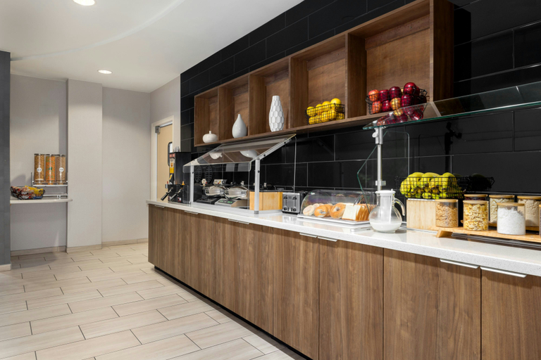 Food & Drinks 5, SpringHill Suites Winston-Salem Hanes Mall, Forsyth