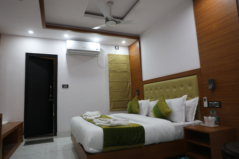 Room 3, Mix Grand Family Restaurant, Garhwal