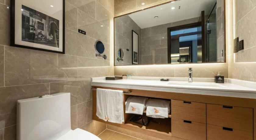 Bathroom 5, GreenTree Eastern Suzhou Dushu Lake Guoyuan Road S, Suzhou