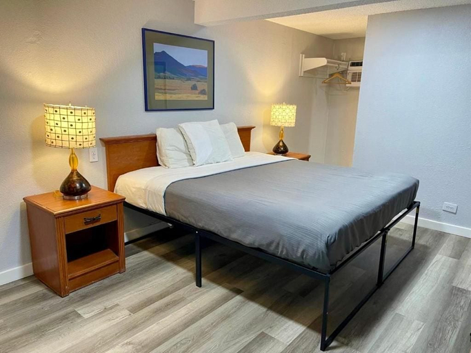 Bedroom 2, The L Motel - Downtown Flagstaff, Coconino