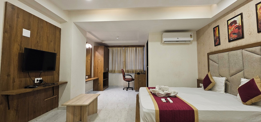 Room 4, Hotel Lee Grand Inn, Ahmadabad