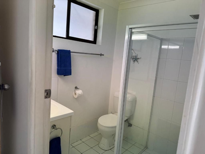 Bathroom 4, Toreador Motel, Coffs Harbour - Pt A