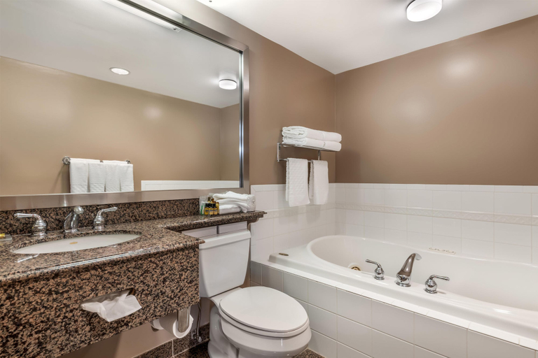 Bathroom 4, Best Western Plus Columbia River Hotel, Kootenay Boundary