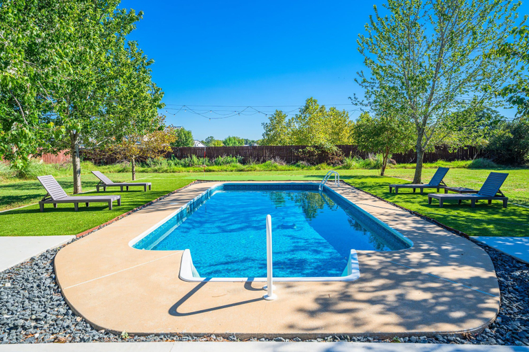 Pool 3, Casa Boots & Bubbly w/ Pool, Sleeps 14, Gillespie