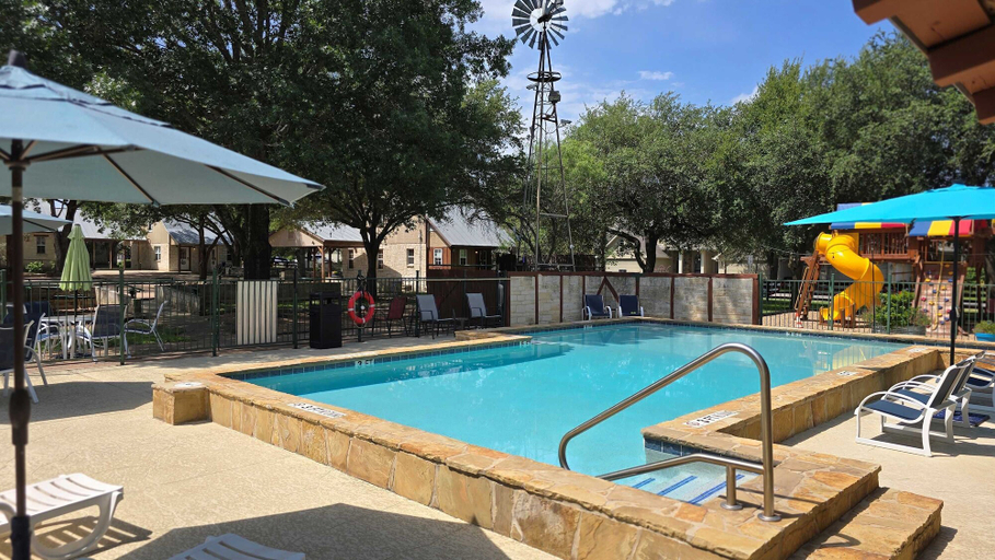 Pool 4, Sunflower Guestroom With Pool, Comal