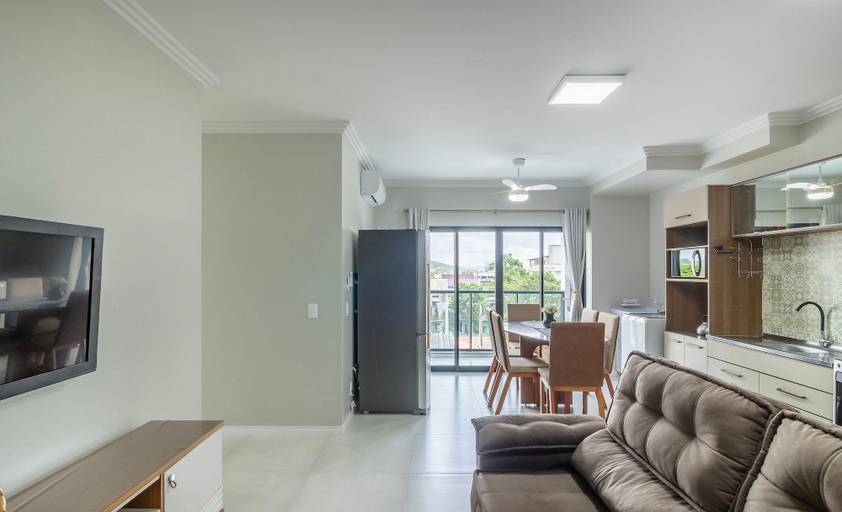 Living area 3, Apt in Cond. w Pool, 650m fr/ Beto Carrero Lav0308, Penha