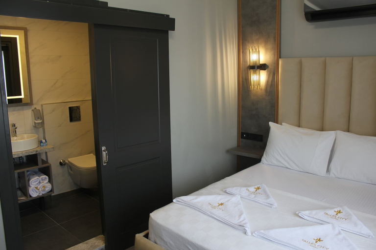 Bedroom 3, Talles City Hotel, Konak