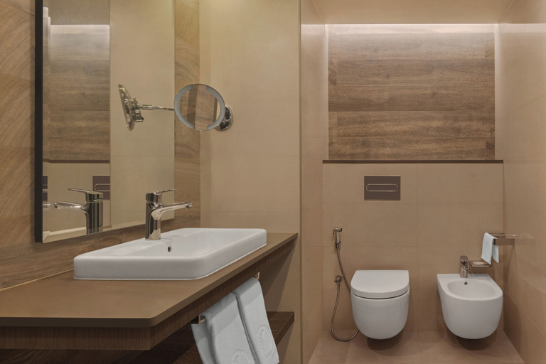 Bathroom 4, Fujairah Rotana Resort & Spa, Al Aqah