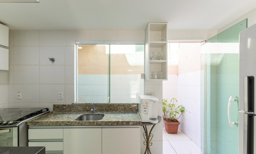 Private kitchen 5, 2-suite House 650m From the Beach Juo0004, Ilhéus