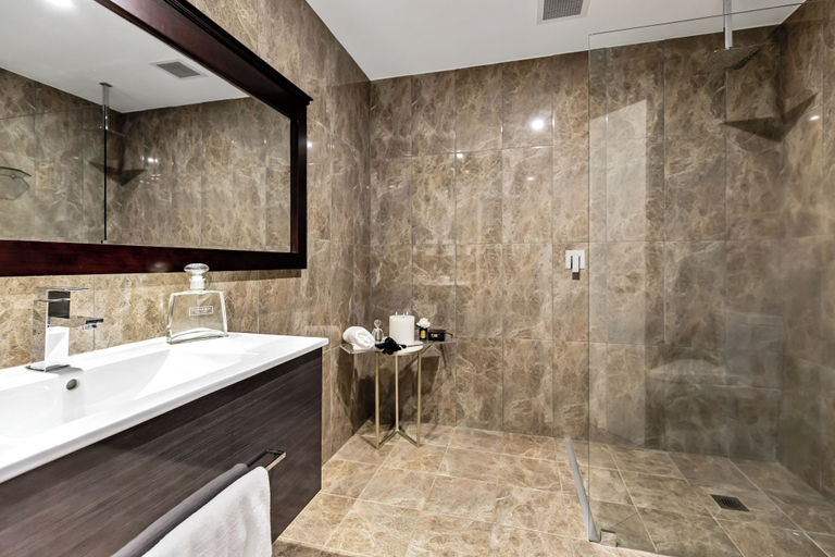 Bathroom 5, International Hotel Wagga Wagga, Wagga Wagga - Pt A