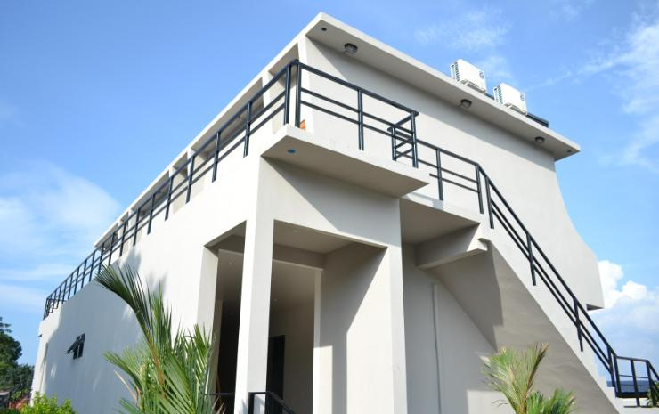 Exterior & Views