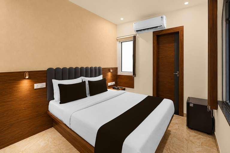 Room 5, Deluxe Room Hotel Rama Inn, Faizabad