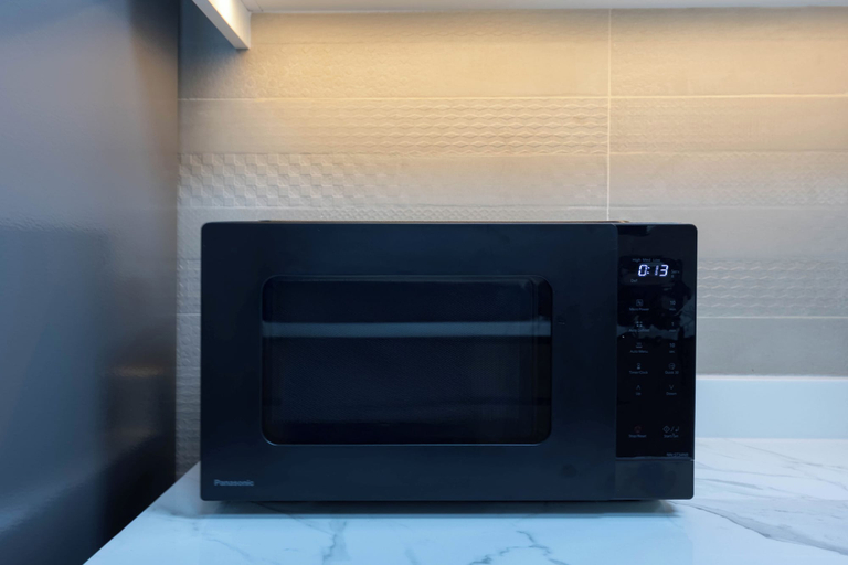 Microwave, Bloomfields 5BR plus M Villa in West Yas, Yas Island