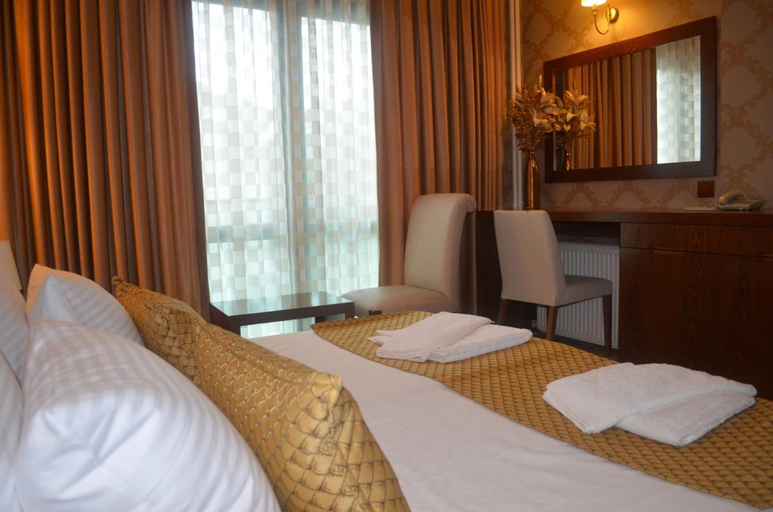 Bedroom 3, Kalif Hotel, Ayvalık