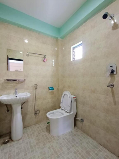 Bathroom, Hotel Forestway Hostel and Backpackers, Gandaki