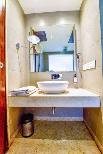 Bathroom 5, Oriva The King's Court - 700M From Calangute Beach, North Goa