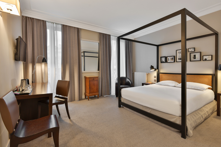 Bedroom 2, Londres & New York, Paris