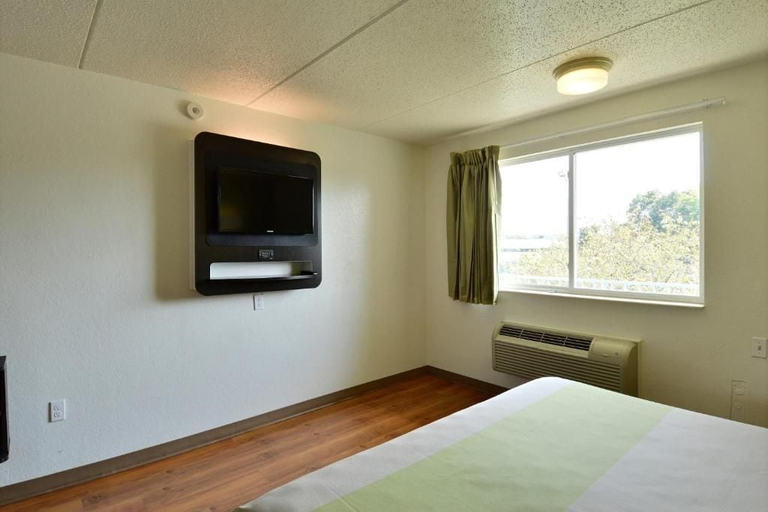Bedroom 3, Motel 6 Danvers, MA - Boston North, Essex
