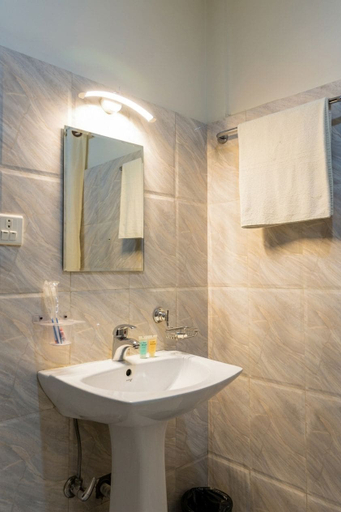 Bathroom 4, Hotel Maden Inn, Koshi