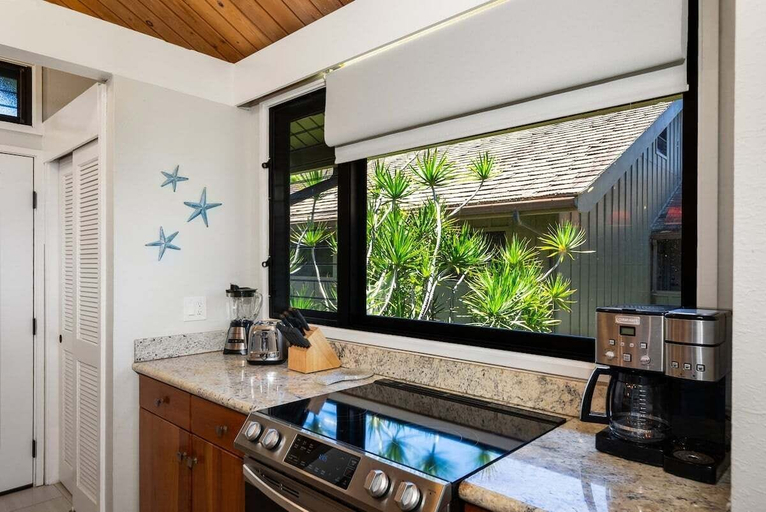 Interior 5, Direct Oceanfront Views Remodeled 2BD w AC - Kahana Villa 32, Maui
