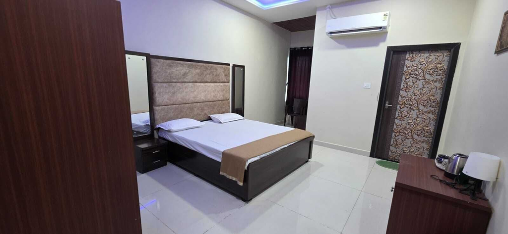 Room 2, The Arjun Palace By Elaichi Sirohi, Sirohi