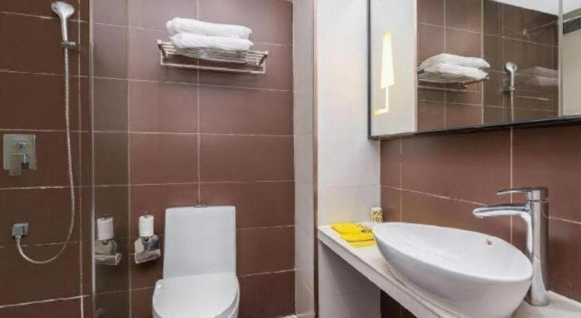 Bathroom 4, IU Hotel Guangzhou Taihe Square Branch, Guangzhou