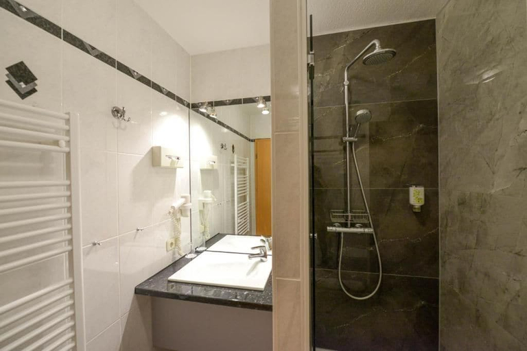 Bathroom 5, Hotel Opal, Region Hannover