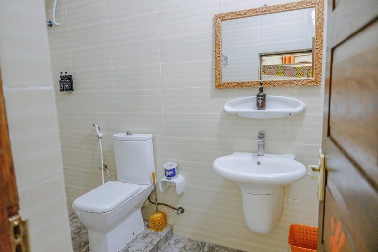 Bathroom 4, Shoki Shoki House Stone Town, Mjini