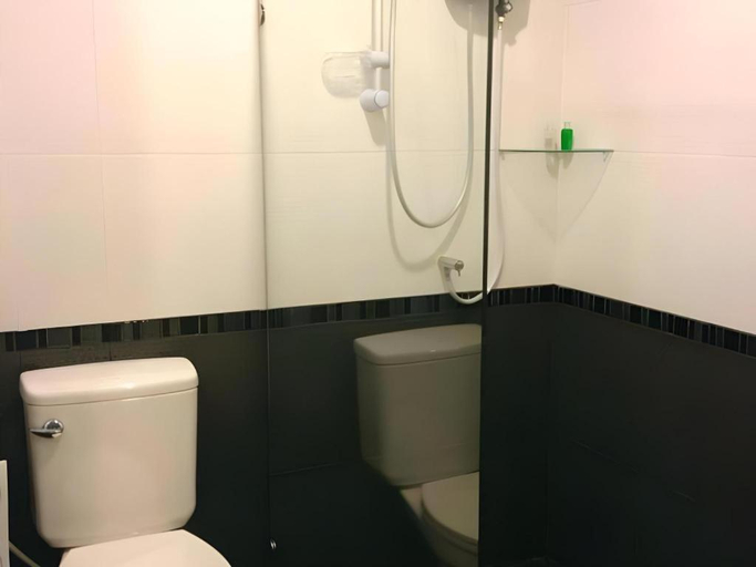 Bathroom 4, The Capital Hotel, Muang Roi Et
