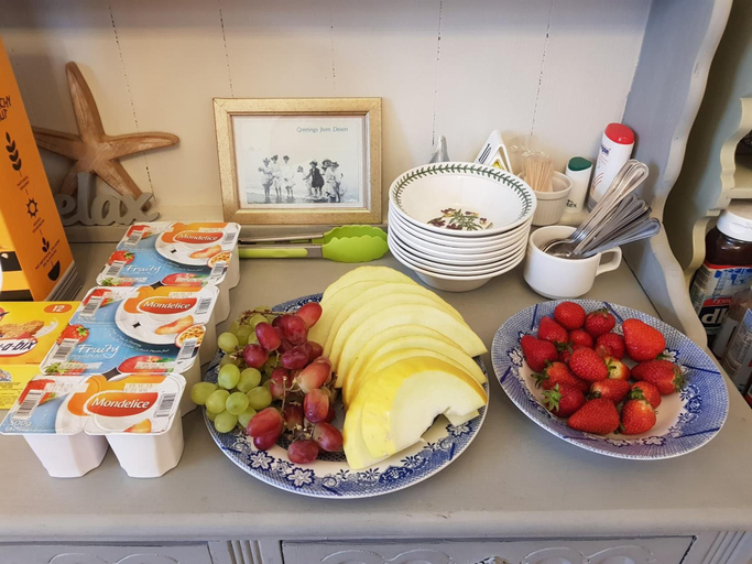 Food & Drinks 5, Rosemead Guest house, Torbay