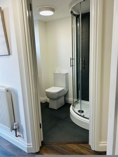 Room 4, 1-bed Apt Close to Town Centre Train Station, Northamptonshire