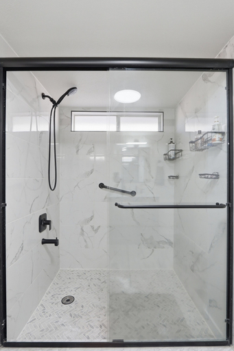 Bathroom 2, Savor Desert Sunsets With Fireplace In El Paso 3 Bedroom Home, El Paso