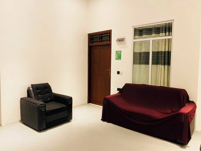 Interior 4, The Royal Ember, Pothuvil